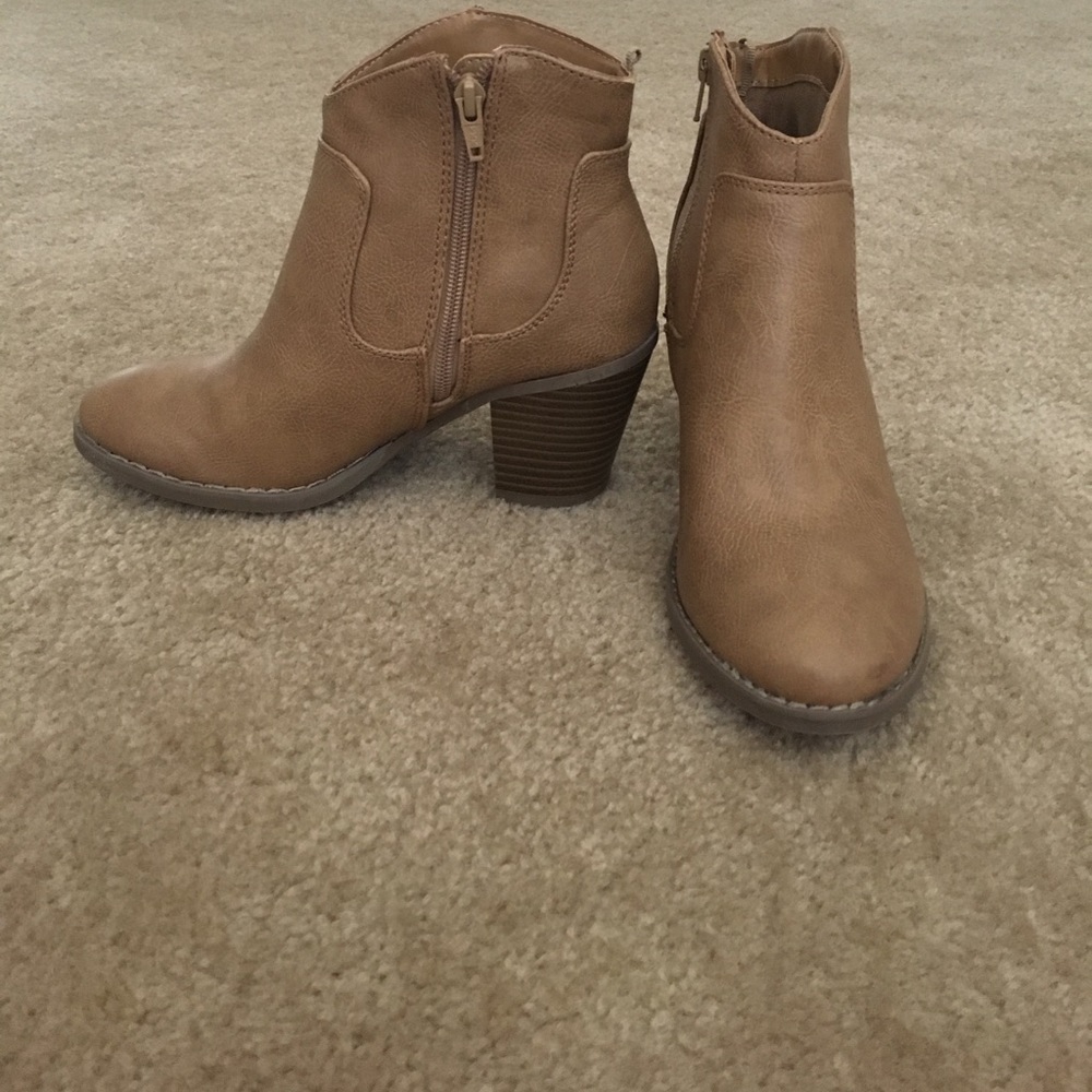 Women’s tan ankle booties